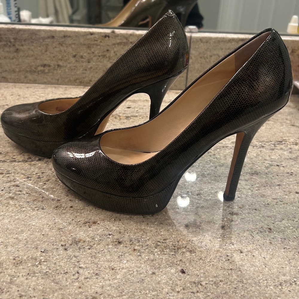 Joan & David Ivy Green Patent Snakeskin Stiletto Pumps